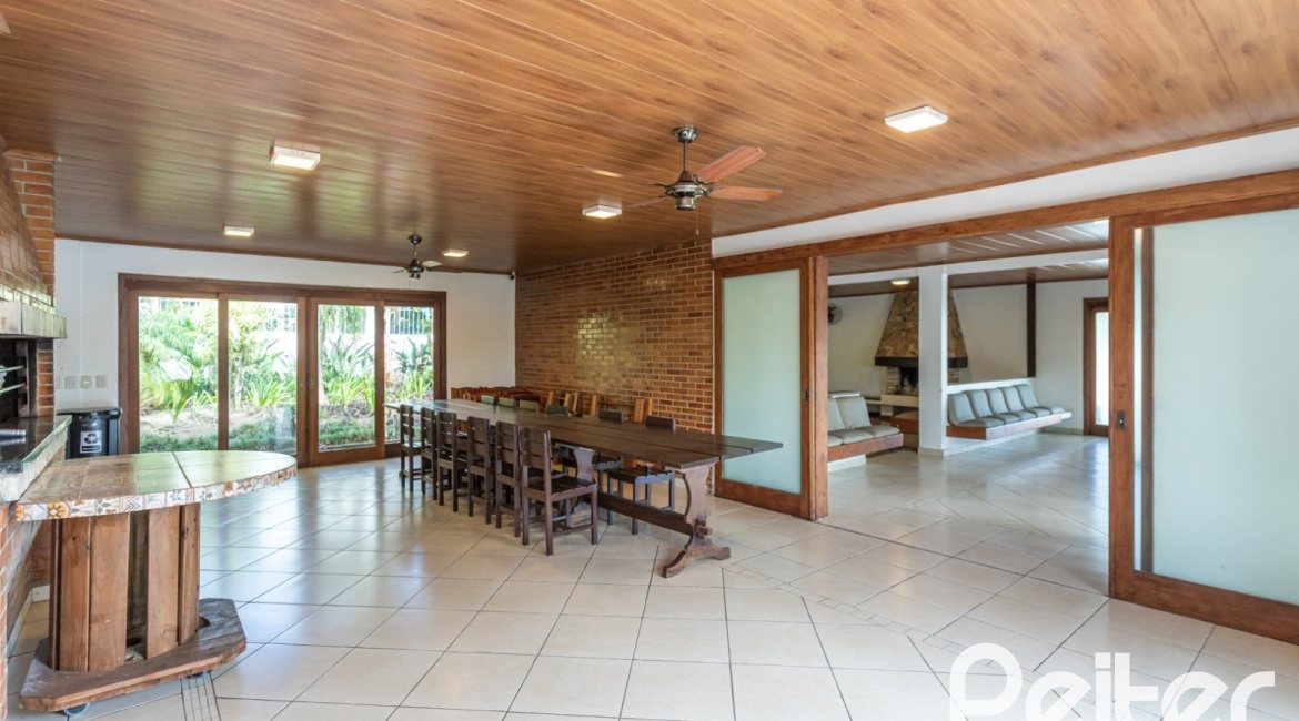 Casa em Condomínio à venda com 198m², 3 dormitórios, 1 suíte, 6 vagas, no bairro Tristeza em Porto Alegre