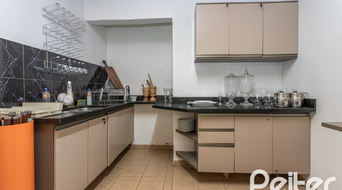 Casa em Condomínio à venda com 198m², 3 dormitórios, 1 suíte, 6 vagas, no bairro Tristeza em Porto Alegre