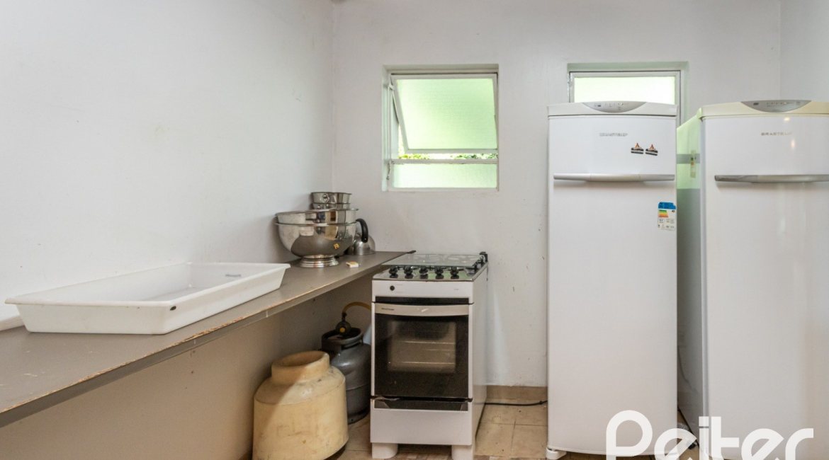 Casa em Condomínio à venda com 198m², 3 dormitórios, 1 suíte, 6 vagas, no bairro Tristeza em Porto Alegre