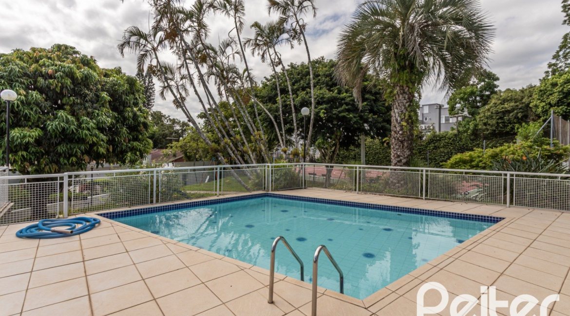 Casa em Condomínio à venda com 198m², 3 dormitórios, 1 suíte, 6 vagas, no bairro Tristeza em Porto Alegre