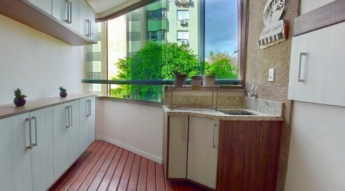 Apartamento à venda com 66m², 2 dormitórios, 1 vaga, no bairro Cristal em Porto Alegre