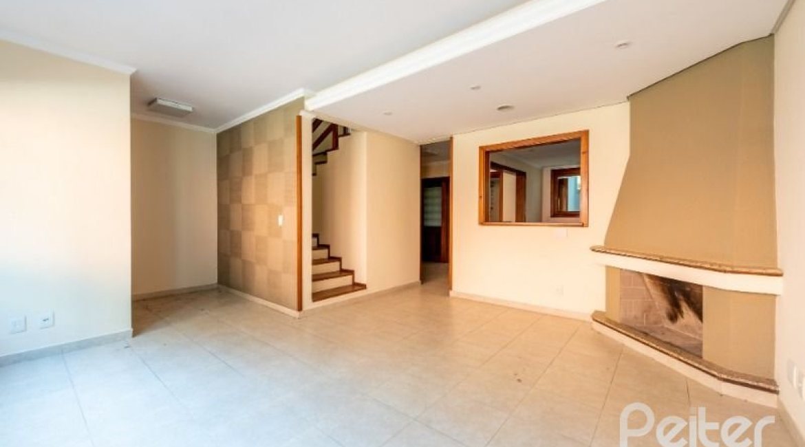 Casa em Condomínio à venda com 255m², 4 dormitórios, 2 suítes, 4 vagas, no bairro Vila Assunção em Porto Alegre