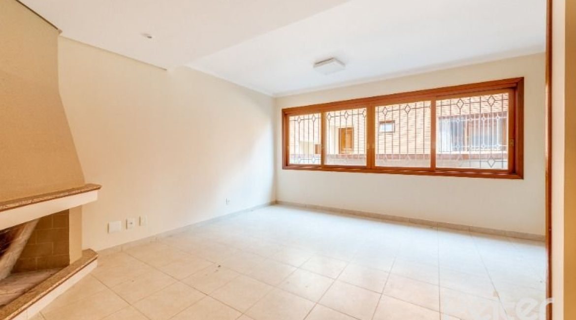 Casa em Condomínio à venda com 255m², 4 dormitórios, 2 suítes, 4 vagas, no bairro Vila Assunção em Porto Alegre