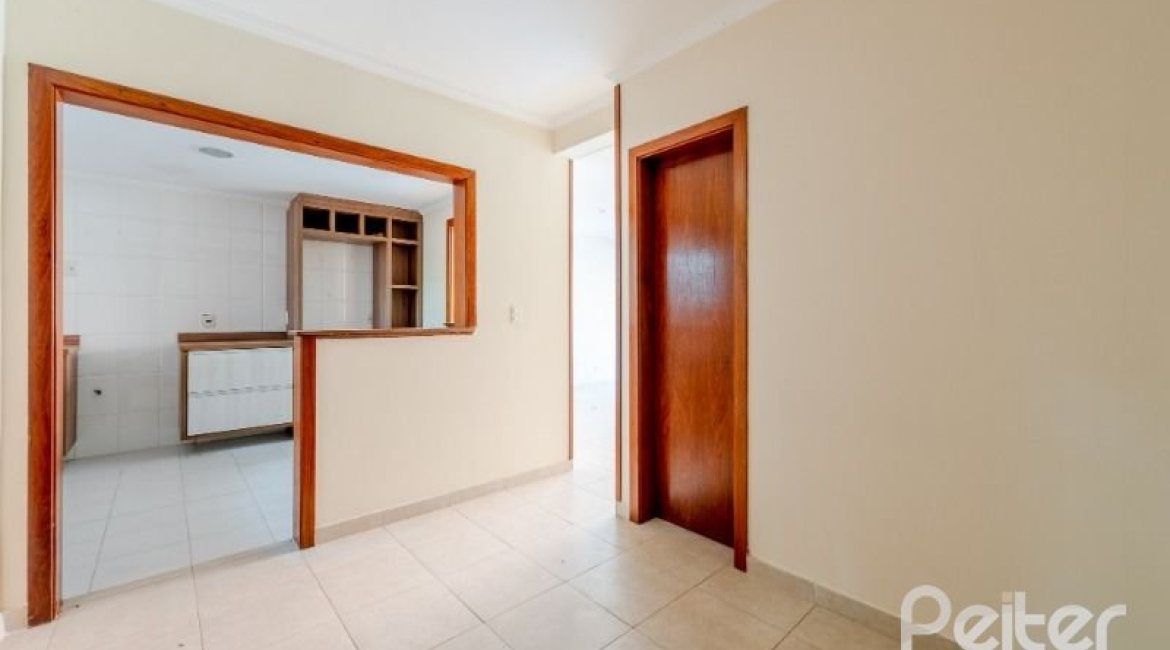 Casa em Condomínio à venda com 255m², 4 dormitórios, 2 suítes, 4 vagas, no bairro Vila Assunção em Porto Alegre