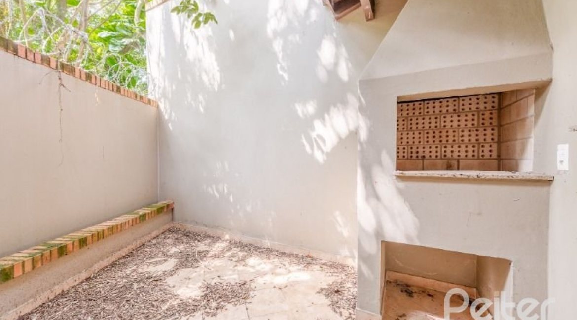 Casa em Condomínio à venda com 255m², 4 dormitórios, 2 suítes, 4 vagas, no bairro Vila Assunção em Porto Alegre