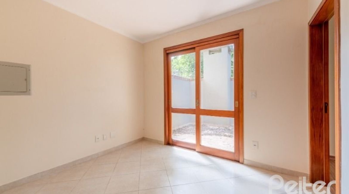 Casa em Condomínio à venda com 255m², 4 dormitórios, 2 suítes, 4 vagas, no bairro Vila Assunção em Porto Alegre