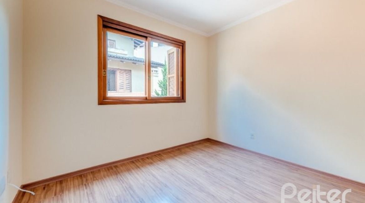 Casa em Condomínio à venda com 255m², 4 dormitórios, 2 suítes, 4 vagas, no bairro Vila Assunção em Porto Alegre