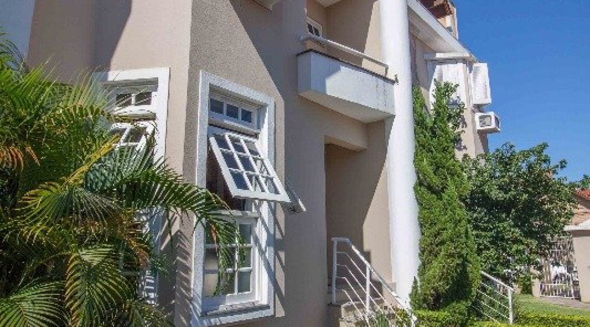 Casa em Condomínio à venda com 224m², 3 dormitórios, 2 suítes, 2 vagas, no bairro Tristeza em Porto Alegre