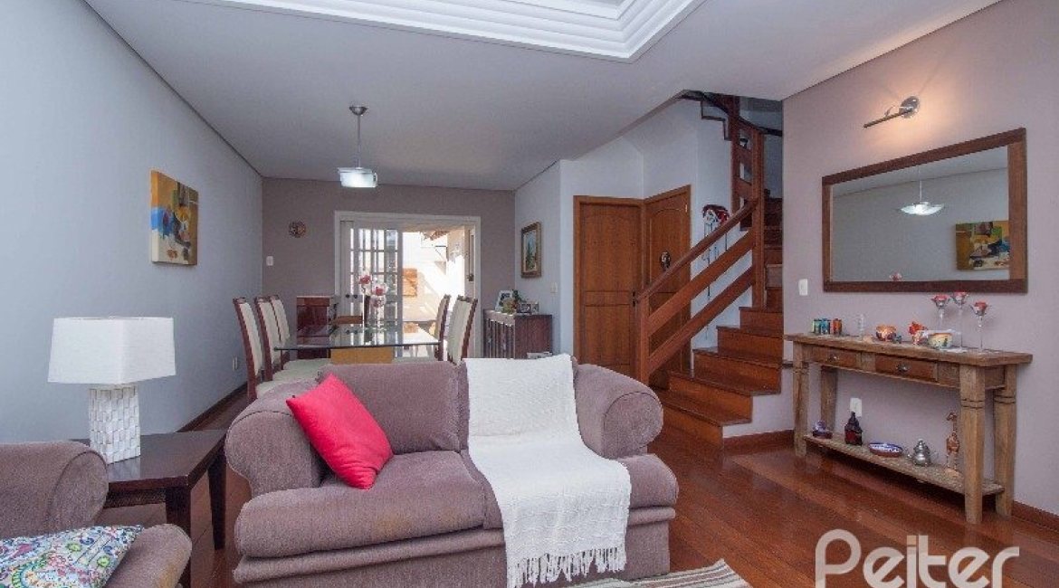 Casa em Condomínio à venda com 224m², 3 dormitórios, 2 suítes, 2 vagas, no bairro Tristeza em Porto Alegre