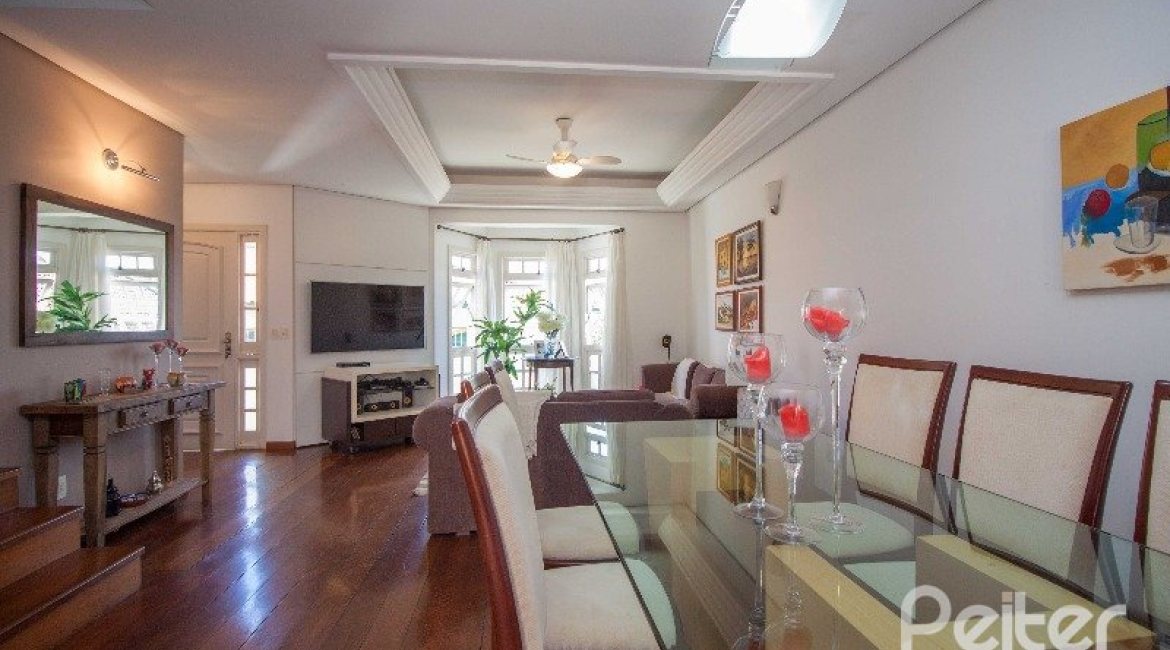 Casa em Condomínio à venda com 224m², 3 dormitórios, 2 suítes, 2 vagas, no bairro Tristeza em Porto Alegre