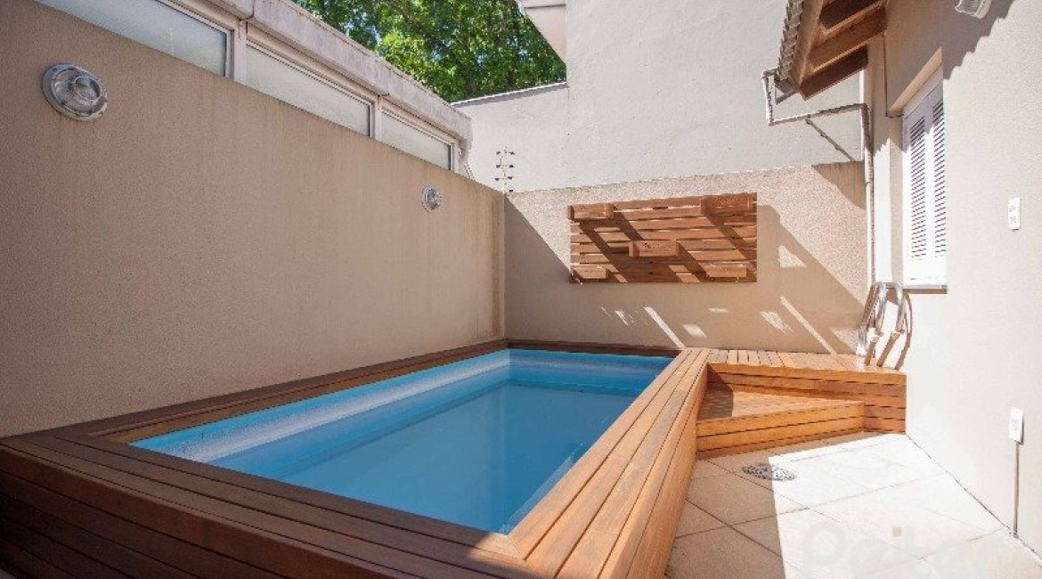 Casa em Condomínio à venda com 224m², 3 dormitórios, 2 suítes, 2 vagas, no bairro Tristeza em Porto Alegre