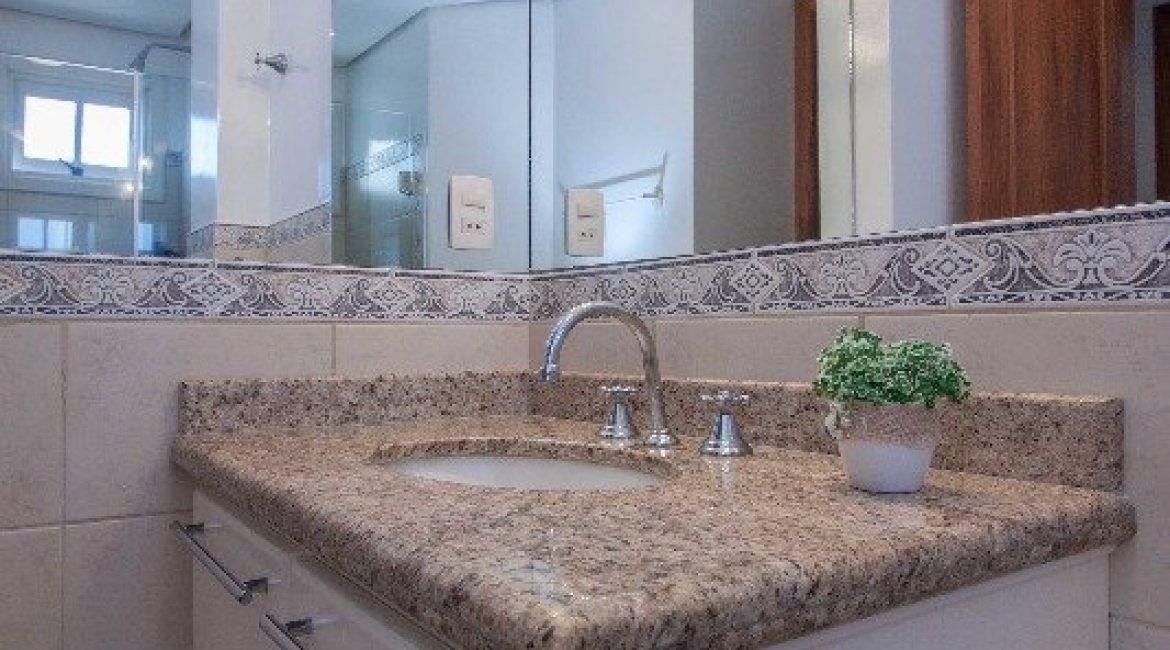 Casa em Condomínio à venda com 224m², 3 dormitórios, 2 suítes, 2 vagas, no bairro Tristeza em Porto Alegre