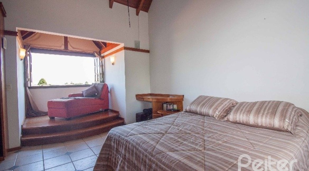 Casa em Condomínio à venda com 224m², 3 dormitórios, 2 suítes, 2 vagas, no bairro Tristeza em Porto Alegre