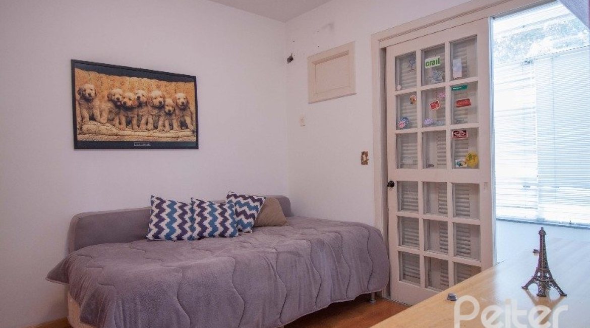 Casa em Condomínio à venda com 224m², 3 dormitórios, 2 suítes, 2 vagas, no bairro Tristeza em Porto Alegre