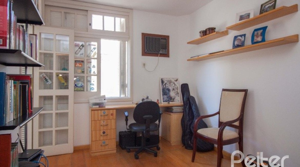 Casa em Condomínio à venda com 224m², 3 dormitórios, 2 suítes, 2 vagas, no bairro Tristeza em Porto Alegre