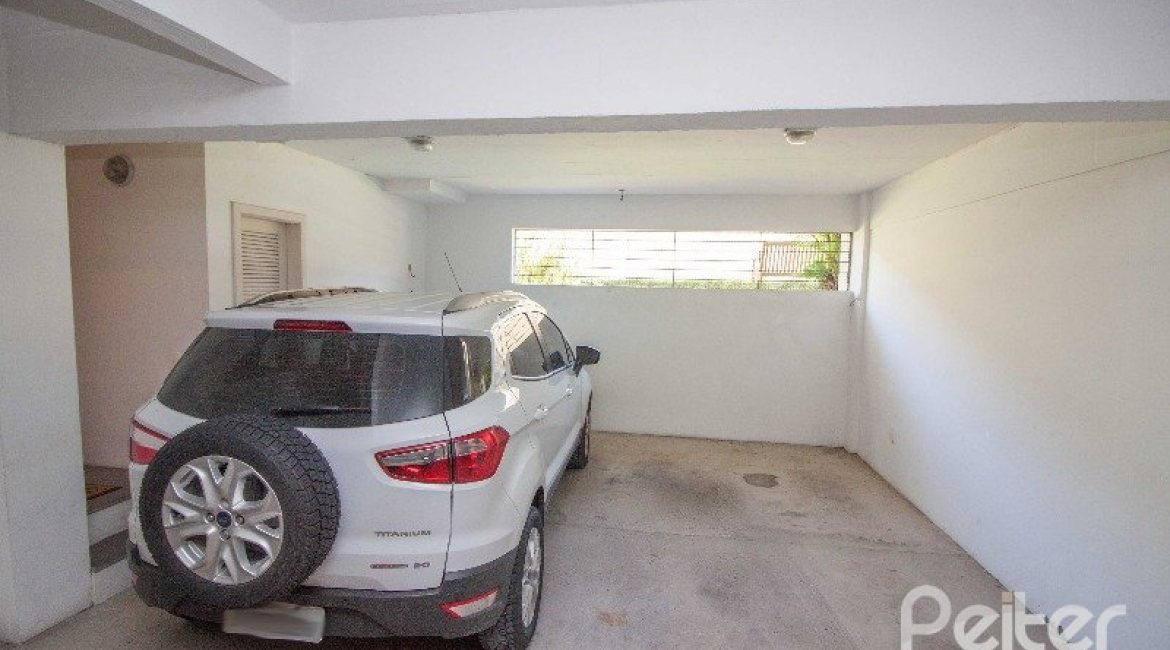 Casa em Condomínio à venda com 224m², 3 dormitórios, 2 suítes, 2 vagas, no bairro Tristeza em Porto Alegre
