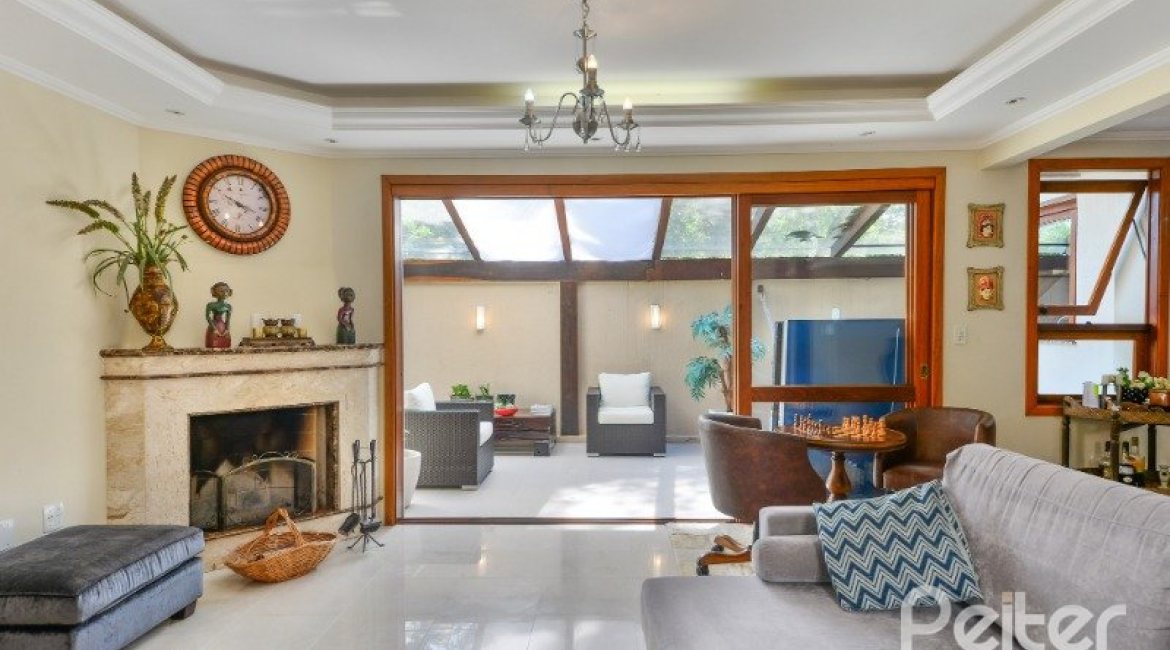 Casa em Condomínio à venda com 347m², 3 dormitórios, 1 suíte, 3 vagas, no bairro Jardim Isabel em Porto Alegre