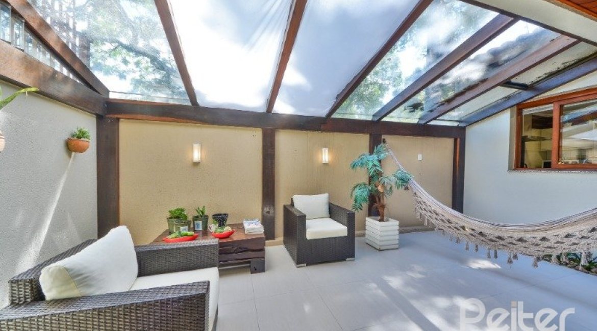 Casa em Condomínio à venda com 347m², 3 dormitórios, 1 suíte, 3 vagas, no bairro Jardim Isabel em Porto Alegre