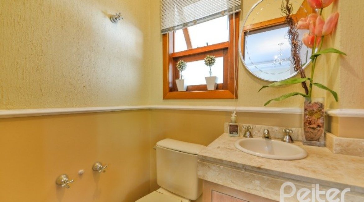 Casa em Condomínio à venda com 347m², 3 dormitórios, 1 suíte, 3 vagas, no bairro Jardim Isabel em Porto Alegre