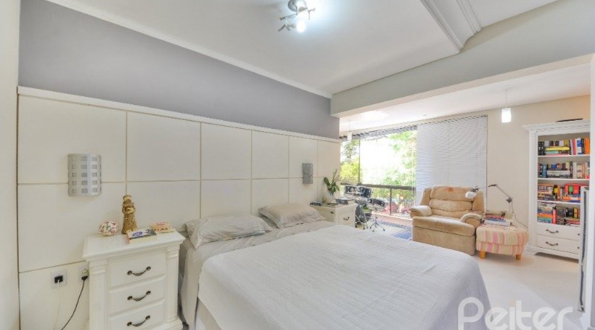 Casa em Condomínio à venda com 347m², 3 dormitórios, 1 suíte, 3 vagas, no bairro Jardim Isabel em Porto Alegre