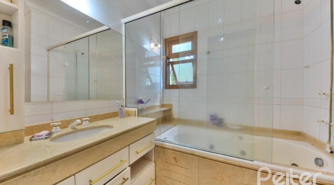 Casa em Condomínio à venda com 347m², 3 dormitórios, 1 suíte, 3 vagas, no bairro Jardim Isabel em Porto Alegre