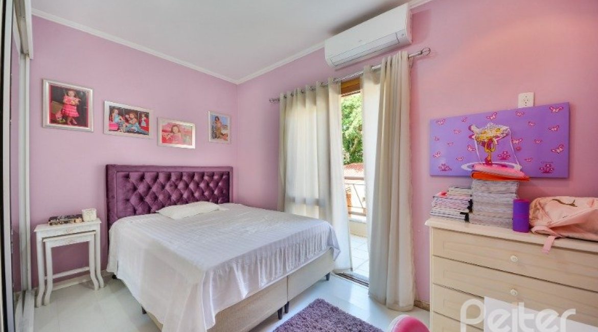 Casa em Condomínio à venda com 347m², 3 dormitórios, 1 suíte, 3 vagas, no bairro Jardim Isabel em Porto Alegre