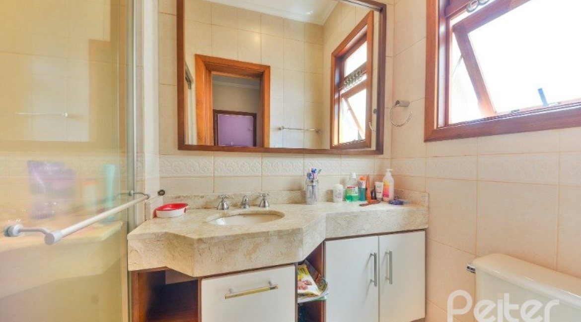 Casa em Condomínio à venda com 347m², 3 dormitórios, 1 suíte, 3 vagas, no bairro Jardim Isabel em Porto Alegre