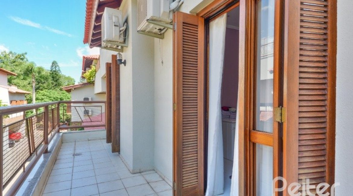 Casa em Condomínio à venda com 347m², 3 dormitórios, 1 suíte, 3 vagas, no bairro Jardim Isabel em Porto Alegre