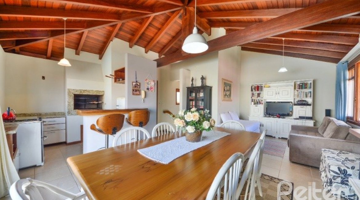 Casa em Condomínio à venda com 347m², 3 dormitórios, 1 suíte, 3 vagas, no bairro Jardim Isabel em Porto Alegre