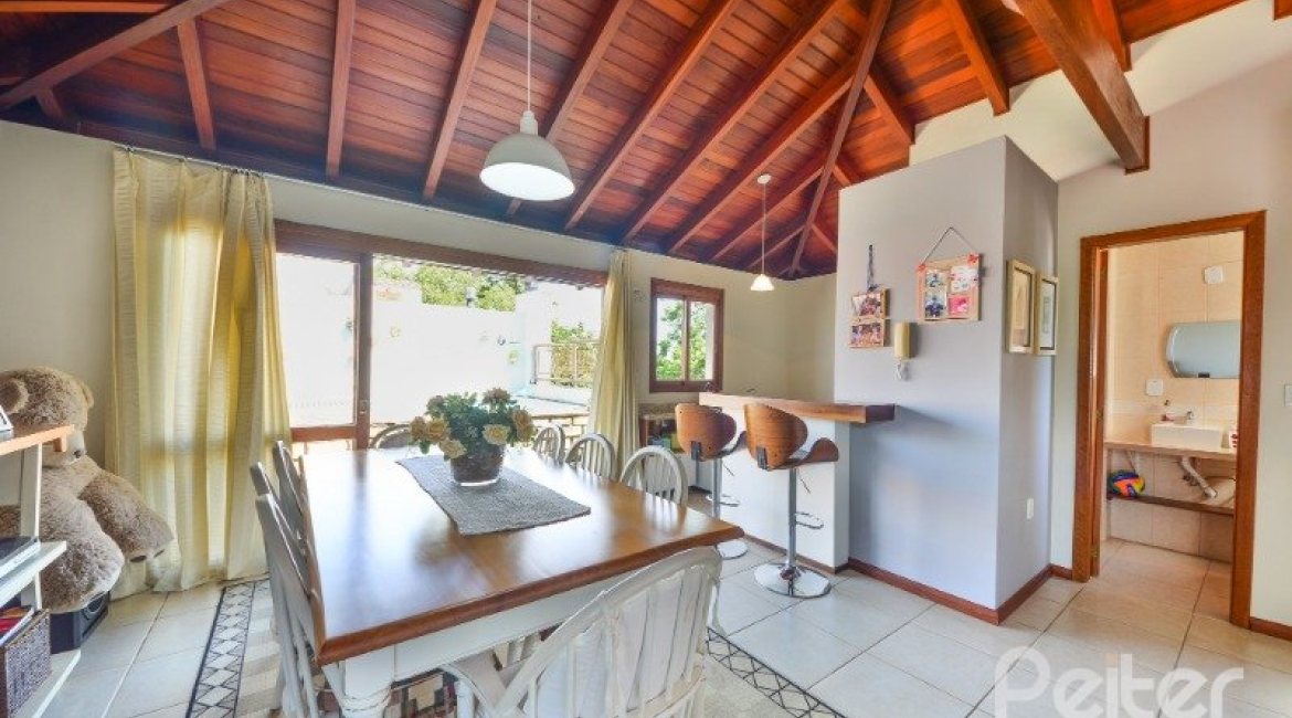 Casa em Condomínio à venda com 347m², 3 dormitórios, 1 suíte, 3 vagas, no bairro Jardim Isabel em Porto Alegre