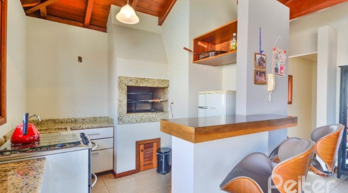 Casa em Condomínio à venda com 347m², 3 dormitórios, 1 suíte, 3 vagas, no bairro Jardim Isabel em Porto Alegre