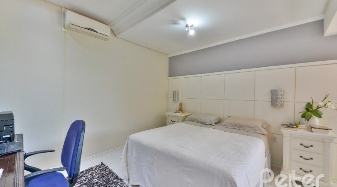 Casa em Condomínio à venda com 347m², 3 dormitórios, 1 suíte, 3 vagas, no bairro Jardim Isabel em Porto Alegre