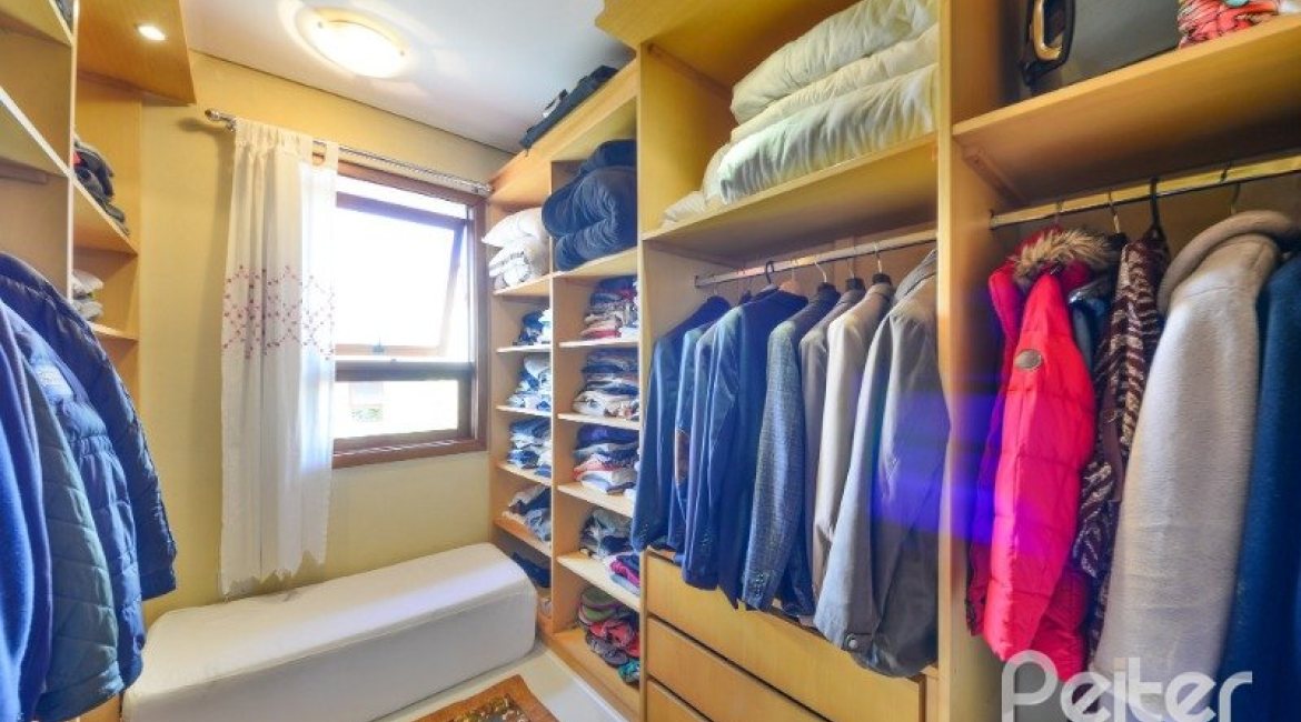 Casa em Condomínio à venda com 347m², 3 dormitórios, 1 suíte, 3 vagas, no bairro Jardim Isabel em Porto Alegre