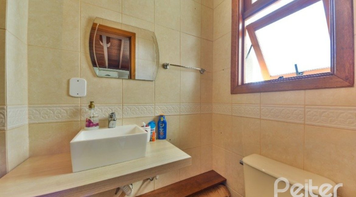 Casa em Condomínio à venda com 347m², 3 dormitórios, 1 suíte, 3 vagas, no bairro Jardim Isabel em Porto Alegre