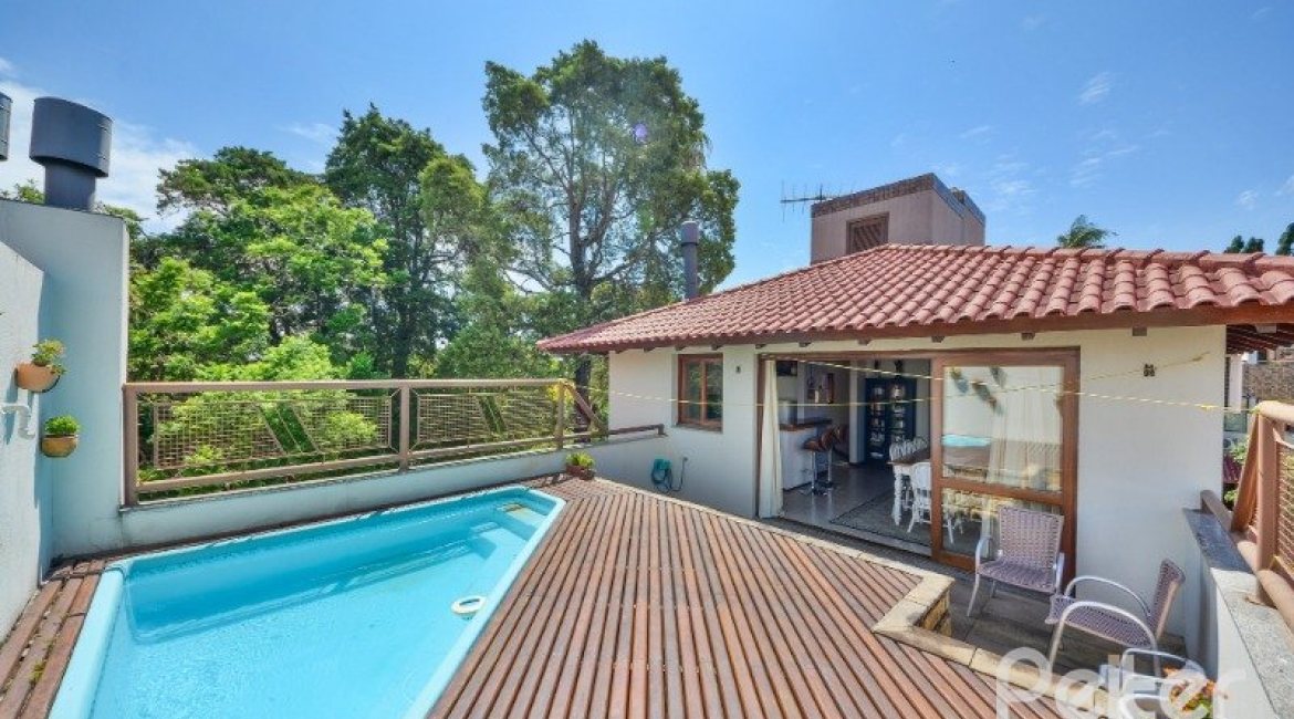 Casa em Condomínio à venda com 347m², 3 dormitórios, 1 suíte, 3 vagas, no bairro Jardim Isabel em Porto Alegre