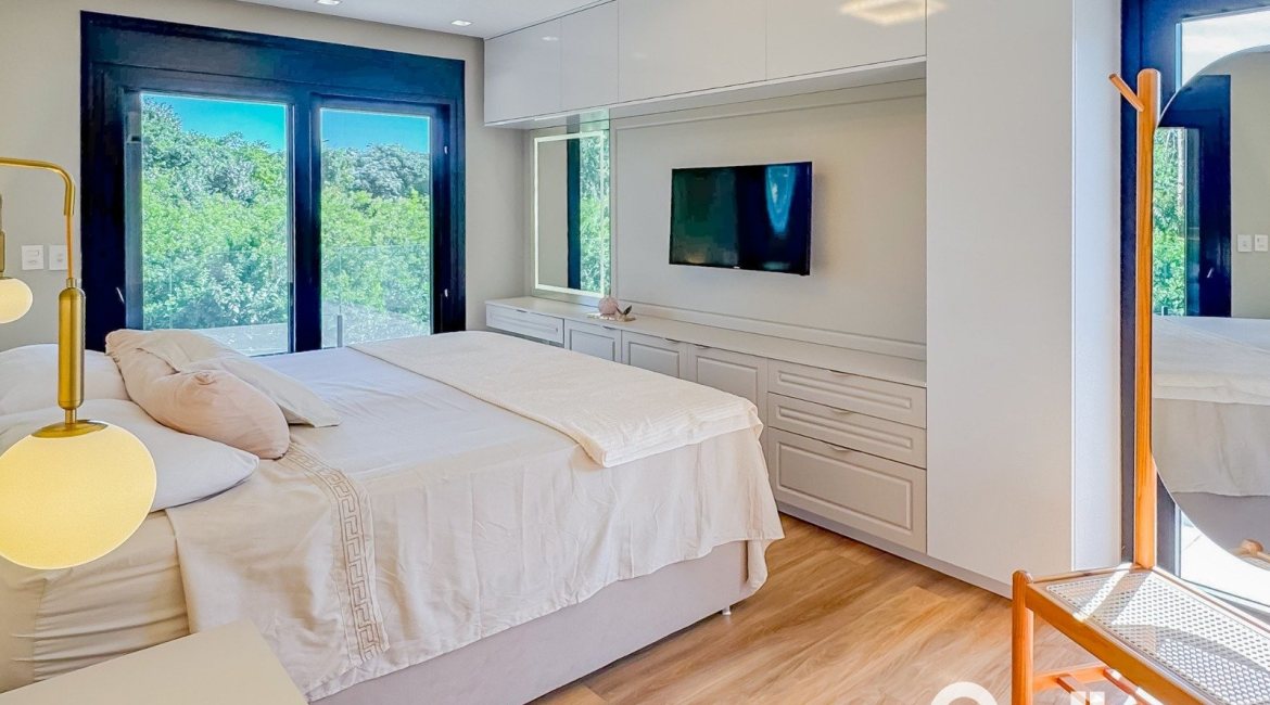 Casa em Condomínio à venda com 315m², 4 dormitórios, 4 suítes, 4 vagas, no bairro Alphaville em PORTO ALEGRE
