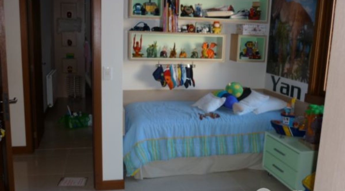 Casa em Condomínio à venda com 500m², 4 dormitórios, 4 suítes, 3 vagas, no bairro Vila Assunção em Porto Alegre