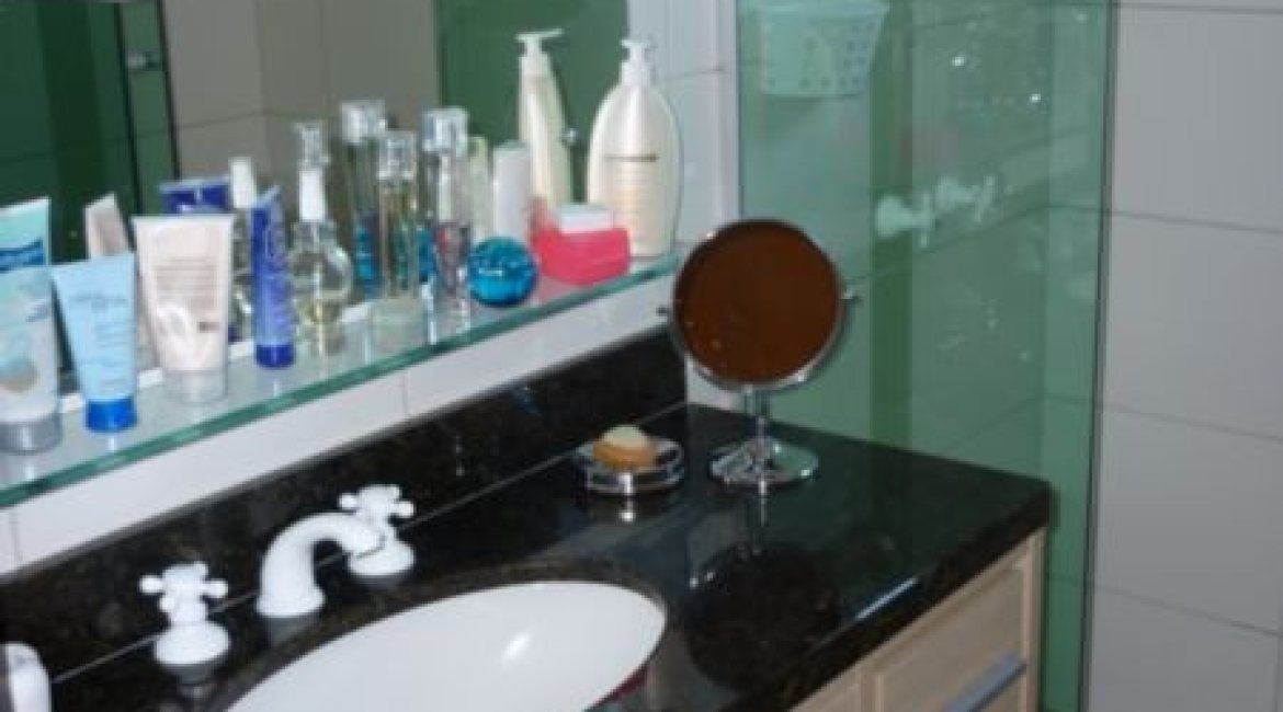 Casa em Condomínio à venda com 500m², 4 dormitórios, 4 suítes, 3 vagas, no bairro Vila Assunção em Porto Alegre