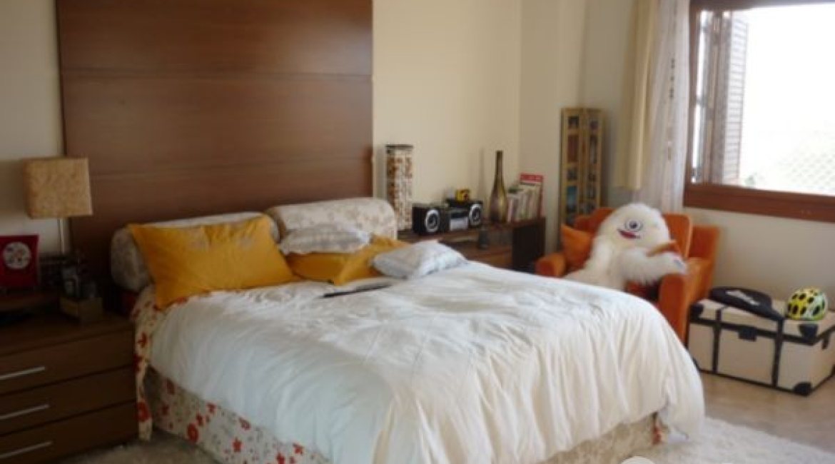 Casa em Condomínio à venda com 500m², 4 dormitórios, 4 suítes, 3 vagas, no bairro Vila Assunção em Porto Alegre