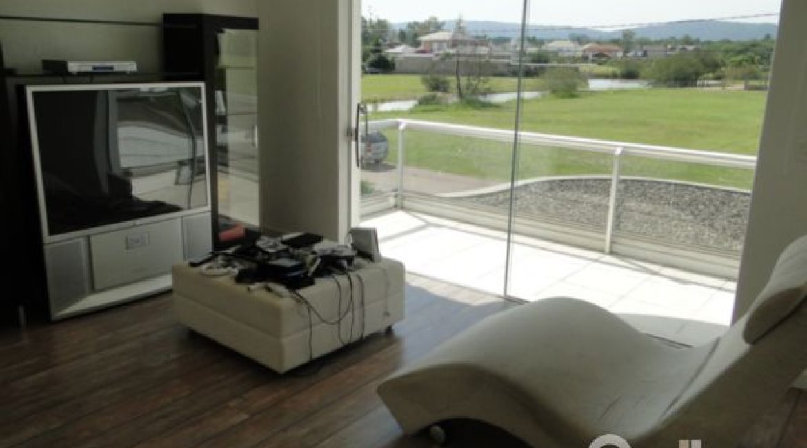 Casa em Condomínio à venda com 472m², 4 dormitórios, 3 suítes, 2 vagas, no bairro Terra Ville em PORTO ALEGRE