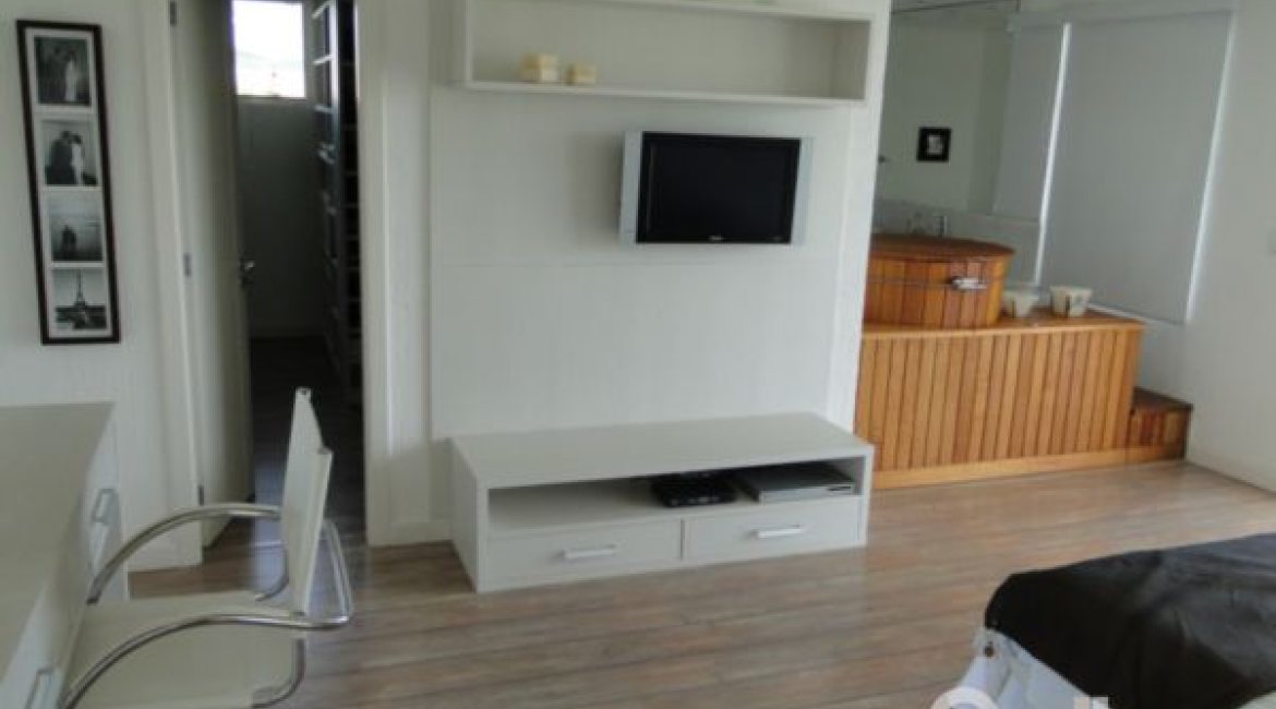 Casa em Condomínio à venda com 472m², 4 dormitórios, 3 suítes, 2 vagas, no bairro Terra Ville em PORTO ALEGRE