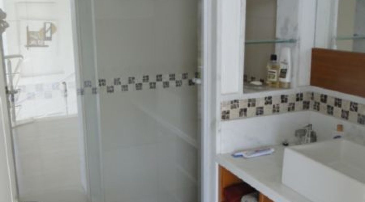 Casa em Condomínio à venda com 472m², 4 dormitórios, 3 suítes, 2 vagas, no bairro Terra Ville em PORTO ALEGRE