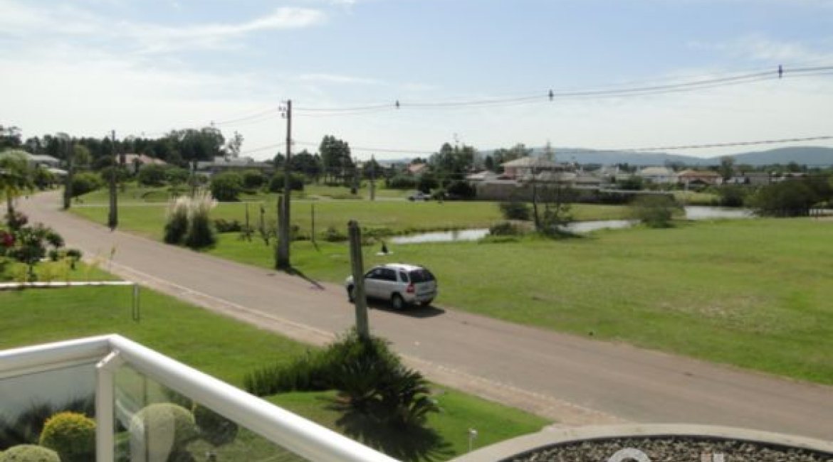 Casa em Condomínio à venda com 472m², 4 dormitórios, 3 suítes, 2 vagas, no bairro Terra Ville em PORTO ALEGRE