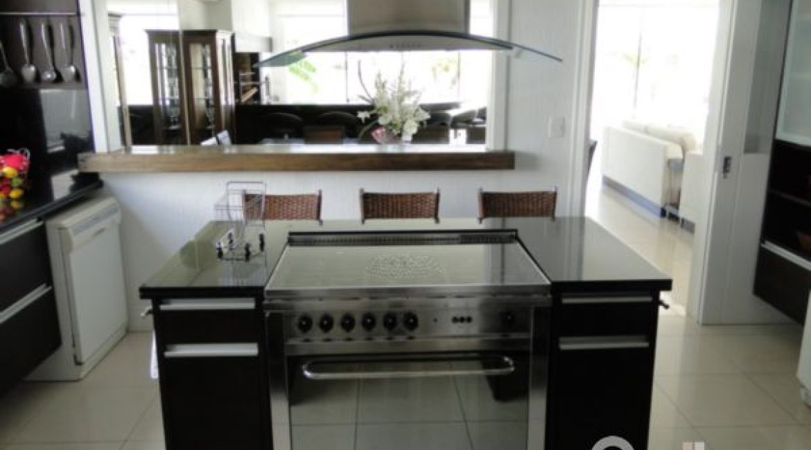 Casa em Condomínio à venda com 472m², 4 dormitórios, 3 suítes, 2 vagas, no bairro Terra Ville em PORTO ALEGRE