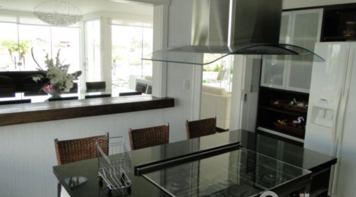 Casa em Condomínio à venda com 472m², 4 dormitórios, 3 suítes, 2 vagas, no bairro Terra Ville em PORTO ALEGRE