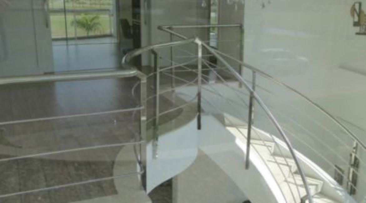 Casa em Condomínio à venda com 472m², 4 dormitórios, 3 suítes, 2 vagas, no bairro Terra Ville em PORTO ALEGRE