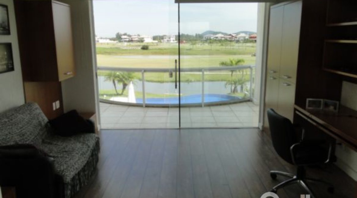 Casa em Condomínio à venda com 472m², 4 dormitórios, 3 suítes, 2 vagas, no bairro Terra Ville em PORTO ALEGRE