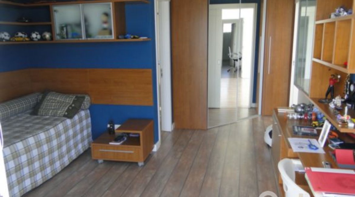 Casa em Condomínio à venda com 472m², 4 dormitórios, 3 suítes, 2 vagas, no bairro Terra Ville em PORTO ALEGRE