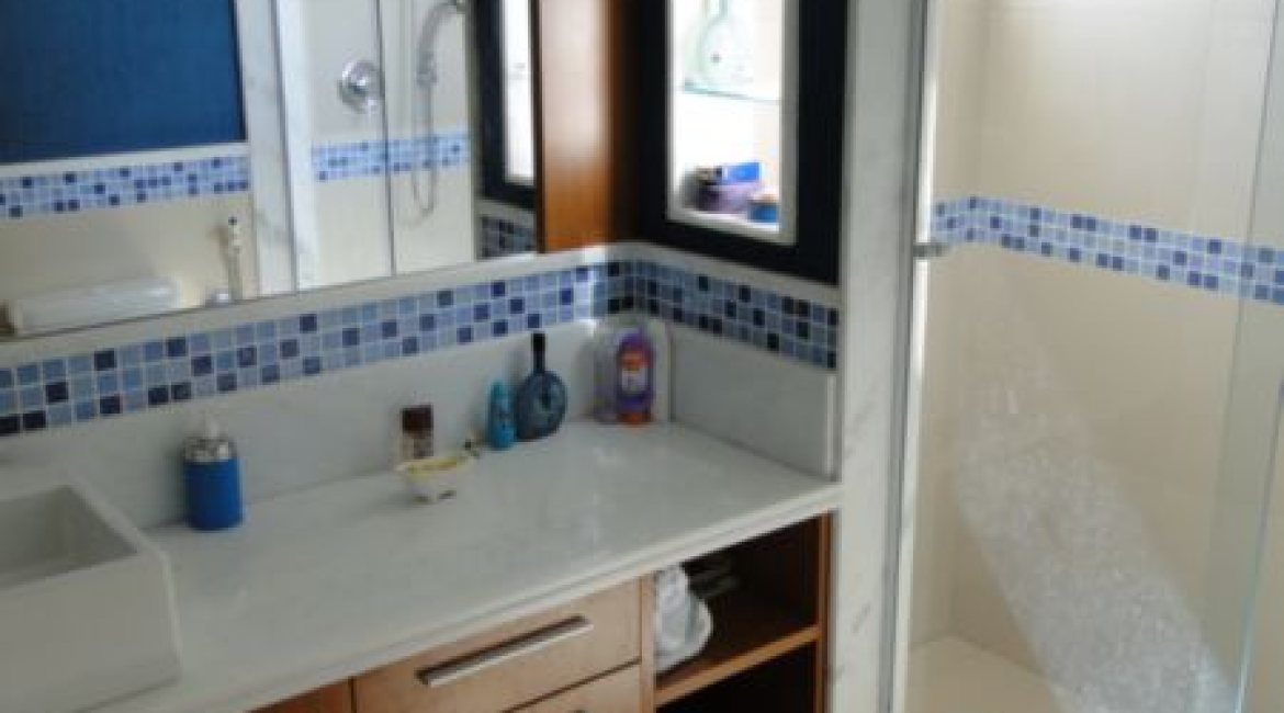 Casa em Condomínio à venda com 472m², 4 dormitórios, 3 suítes, 2 vagas, no bairro Terra Ville em PORTO ALEGRE