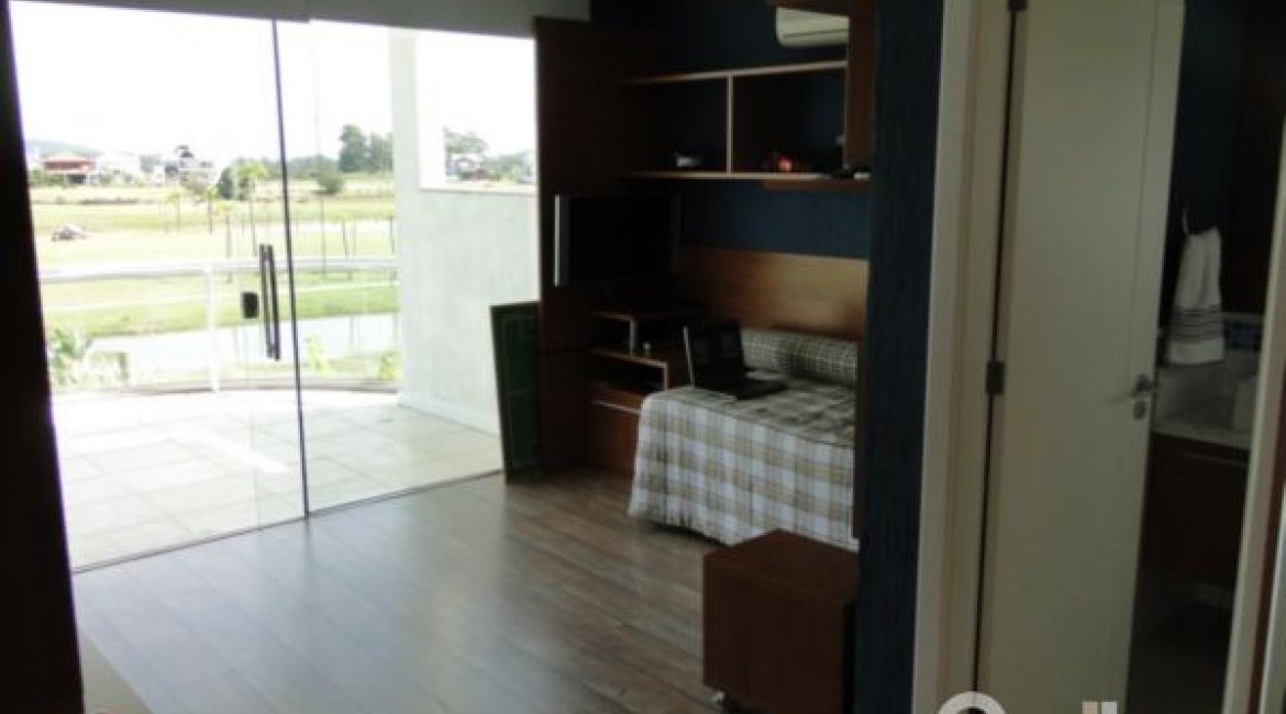 Casa em Condomínio à venda com 472m², 4 dormitórios, 3 suítes, 2 vagas, no bairro Terra Ville em PORTO ALEGRE